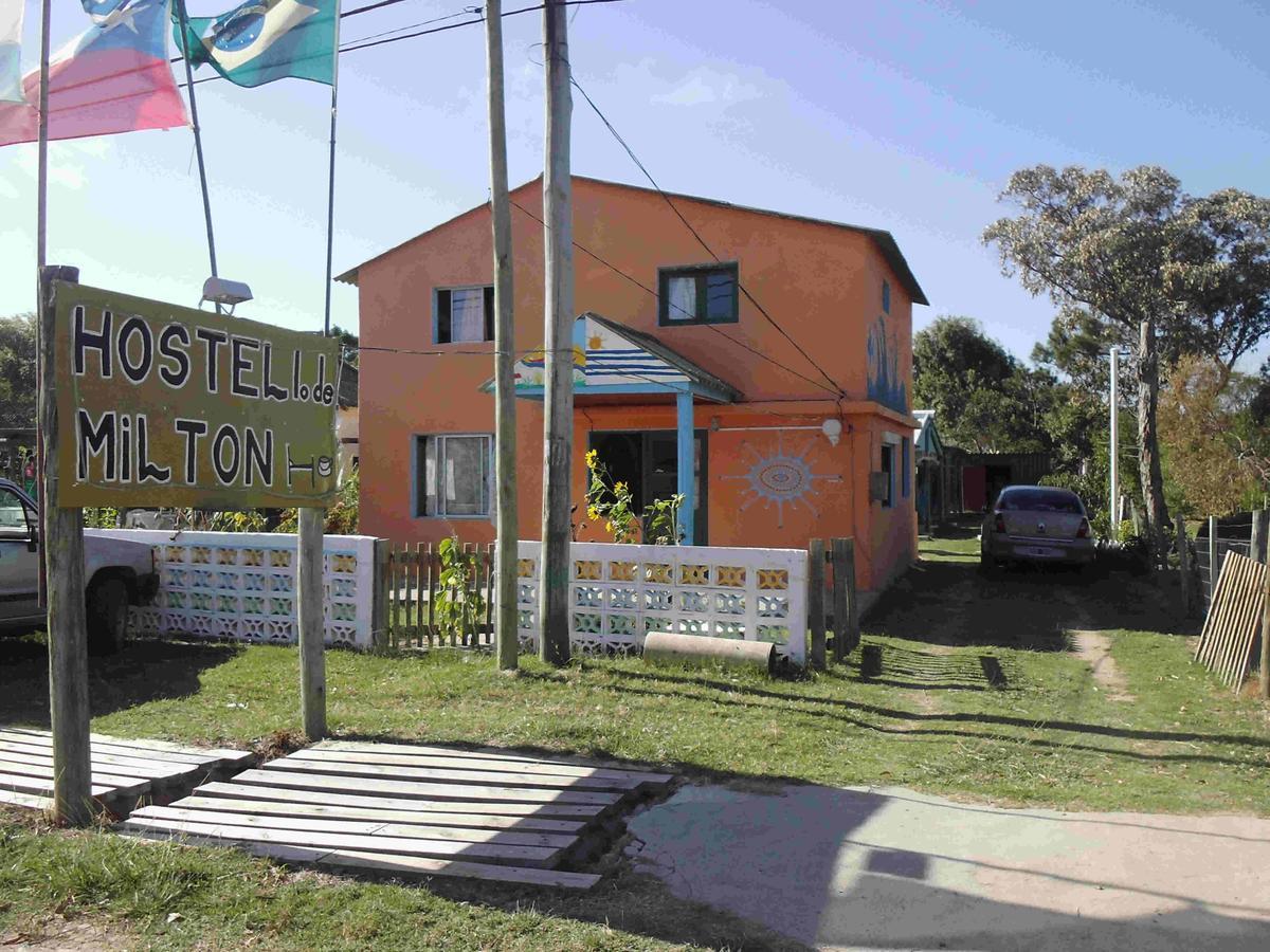 Hostel Lo De Milton Barra de Valizas Bagian luar foto
