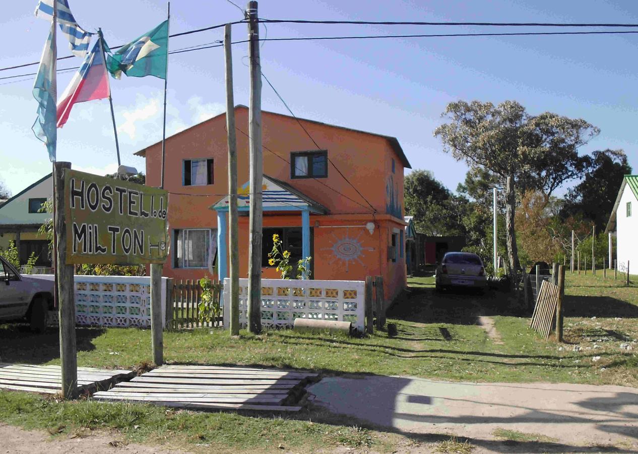 Hostel Lo De Milton Barra de Valizas Bagian luar foto